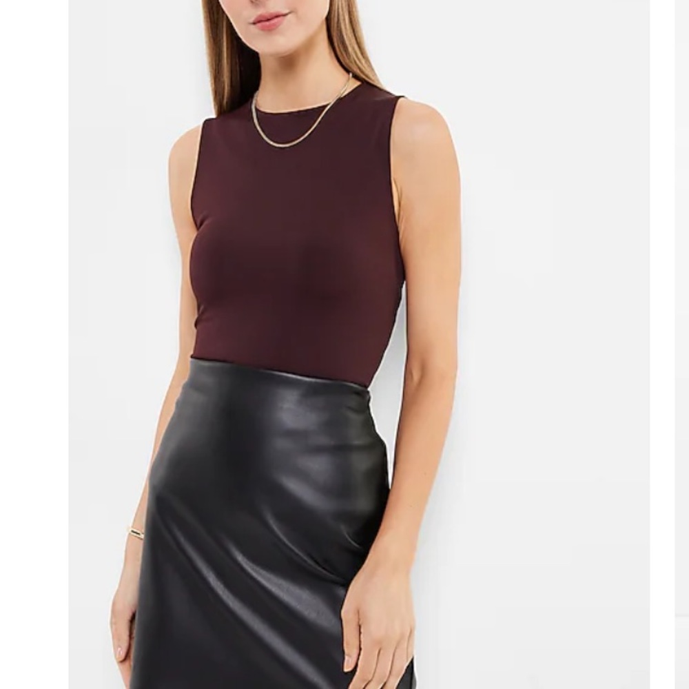 Brown Express Body Contour Matte Crew Neck Tank, size XS